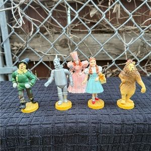 Green and Silver Action Figures Playset